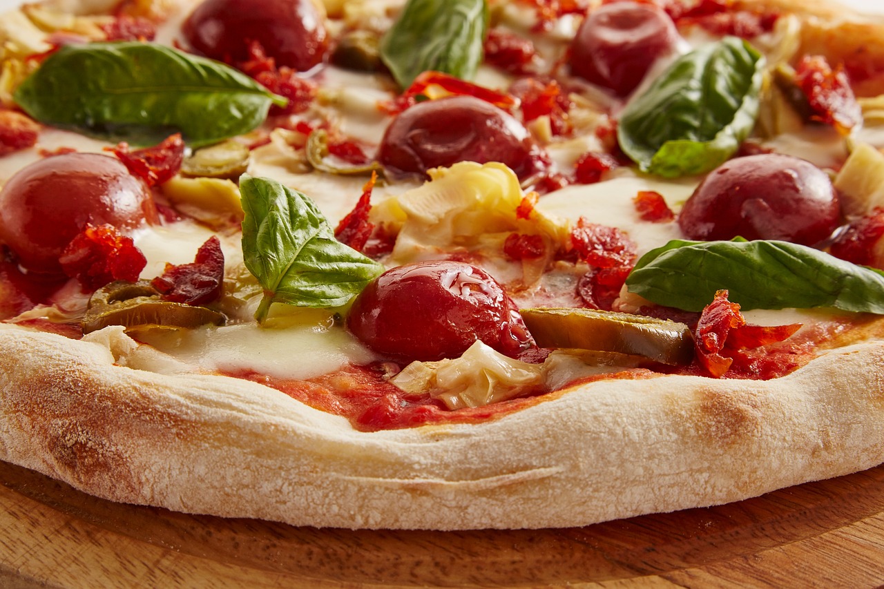 W jakiej kolejności kłaść składniki na pizzę?